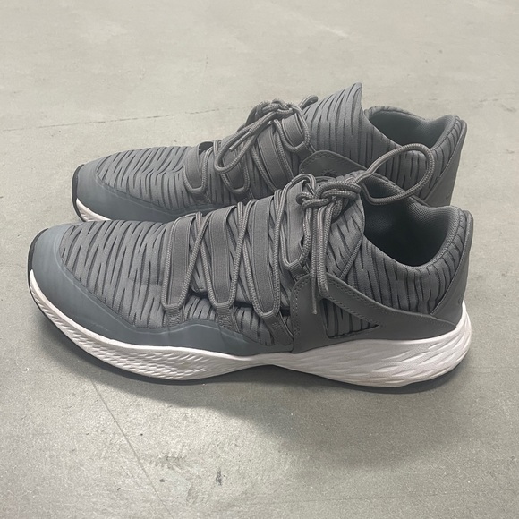 Nike Jordan Formula 23 Low Trainers Sneaker in Gray 919724-004 - Size 11 - Picture 4 of 12